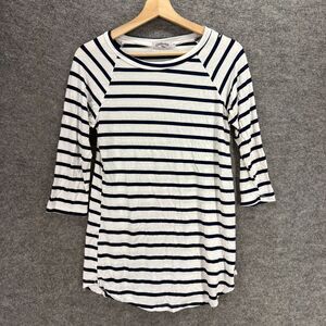 Tickledteal T-Shirt Women M Medium White Striped 3/4 Sleeve Round Neck Casual